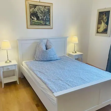 Διαμέρισμα 4 Z Ferienwohnung In *